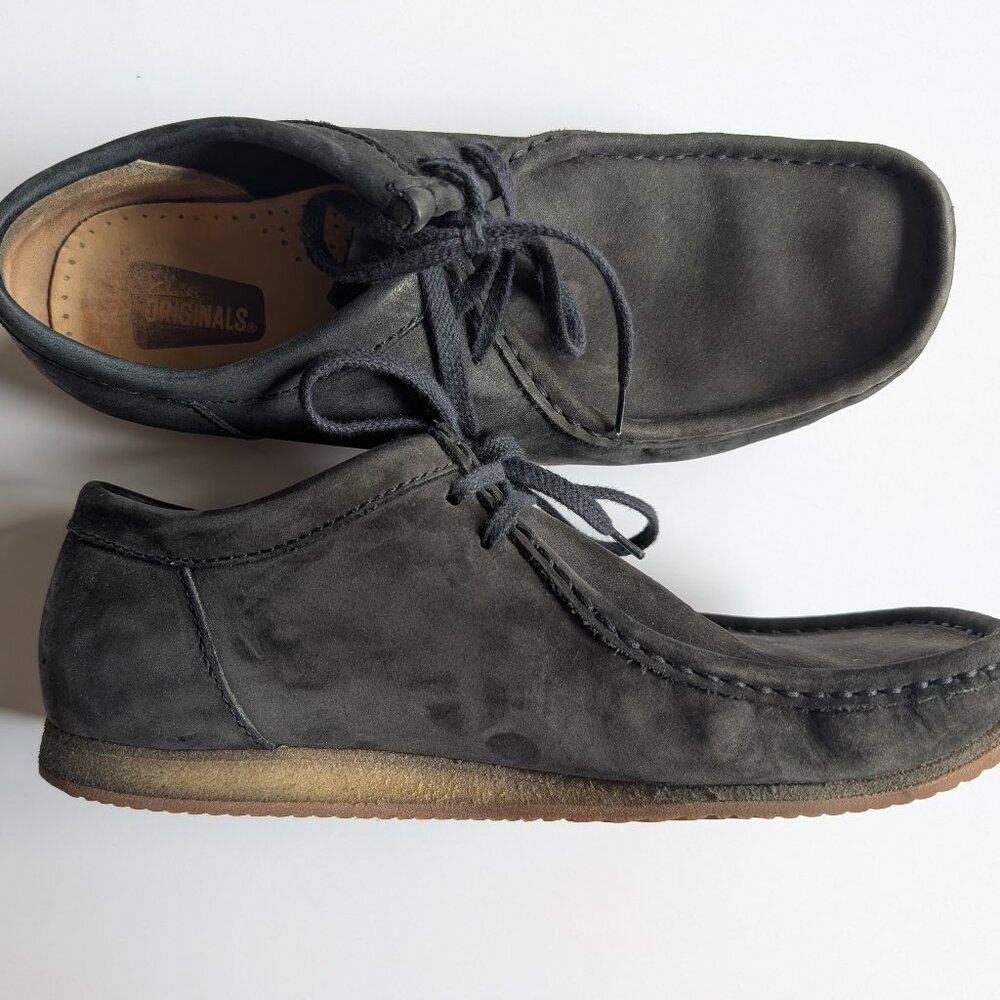LIKE NEW Clarks Wallabees Black Size 9